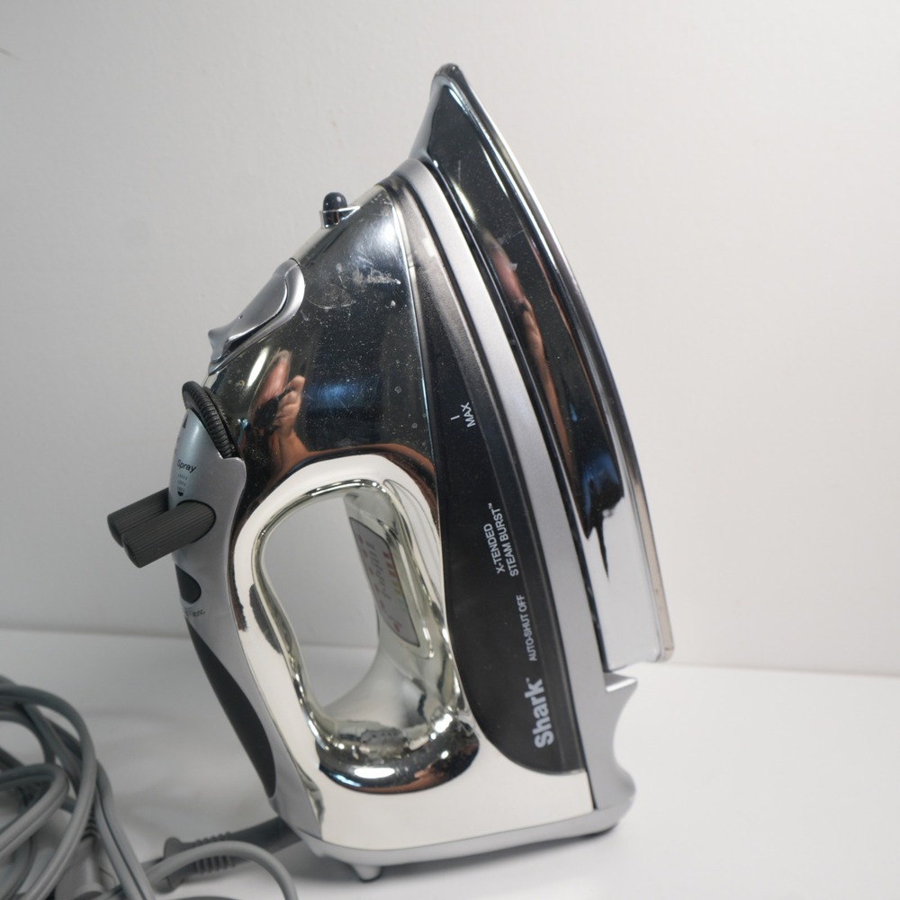Shark Professional Steam Iron GI490F Silver 1500W Electronic Auto-Shutoff